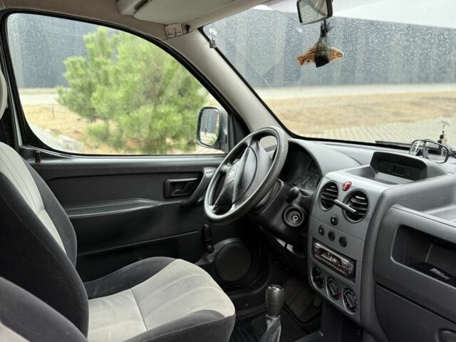Сірий Пежо Partner, об'ємом двигуна 1.4 л та пробігом 205 тис. км за 3500 $, фото 6 на Automoto.ua