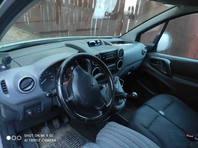Сірий Пежо Partner, об'ємом двигуна 1.6 л та пробігом 310 тис. км за 4998 $, фото 6 на Automoto.ua
