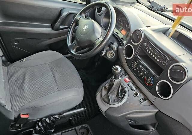 Серый Пежо Partner, объемом двигателя 1.56 л и пробегом 278 тыс. км за 4700 $, фото 7 на Automoto.ua