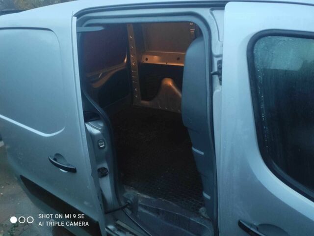 Сірий Пежо Partner, об'ємом двигуна 1.6 л та пробігом 310 тис. км за 4998 $, фото 4 на Automoto.ua