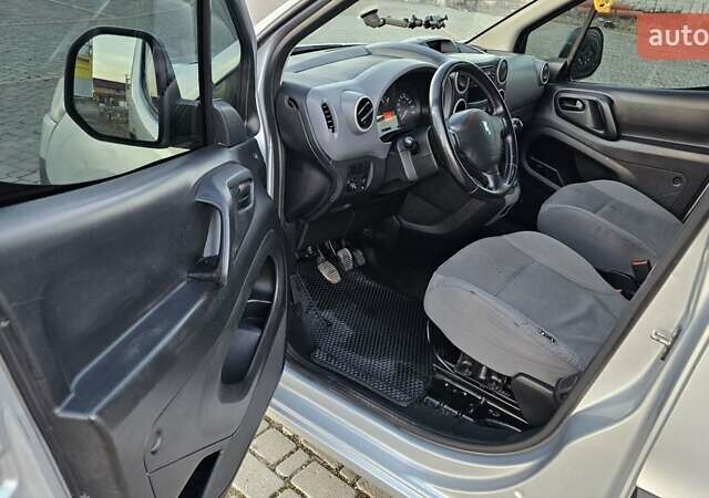 Серый Пежо Partner, объемом двигателя 1.56 л и пробегом 278 тыс. км за 4700 $, фото 9 на Automoto.ua
