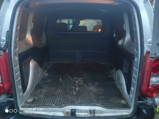 Сірий Пежо Partner, об'ємом двигуна 1.6 л та пробігом 310 тис. км за 4998 $, фото 5 на Automoto.ua