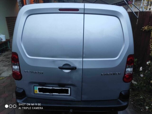 Сірий Пежо Partner, об'ємом двигуна 1.6 л та пробігом 310 тис. км за 4998 $, фото 3 на Automoto.ua