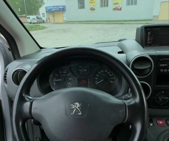 Серый Пежо Partner, объемом двигателя 1.6 л и пробегом 430 тыс. км за 4700 $, фото 7 на Automoto.ua