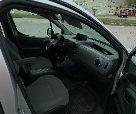 Серый Пежо Partner, объемом двигателя 1.6 л и пробегом 430 тыс. км за 4700 $, фото 4 на Automoto.ua