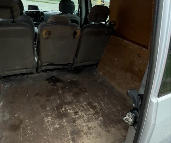 Серый Пежо Partner, объемом двигателя 1.6 л и пробегом 430 тыс. км за 4700 $, фото 6 на Automoto.ua