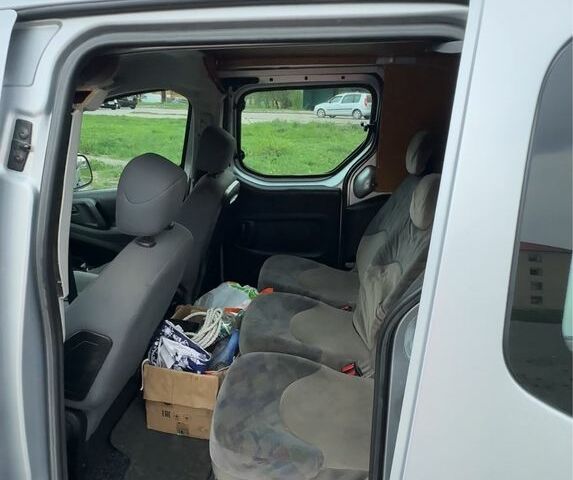 Серый Пежо Partner, объемом двигателя 1.6 л и пробегом 430 тыс. км за 4700 $, фото 5 на Automoto.ua