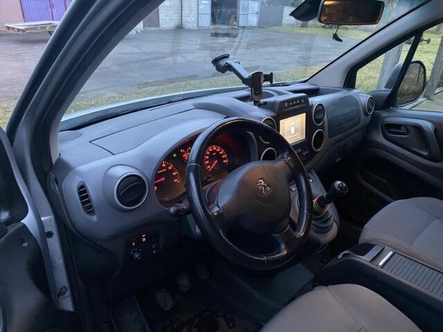 Сірий Пежо Partner, об'ємом двигуна 1.6 л та пробігом 302 тис. км за 8000 $, фото 4 на Automoto.ua