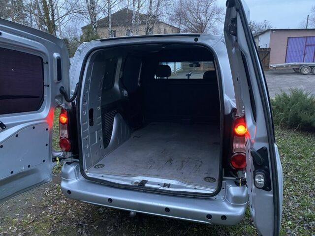 Сірий Пежо Partner, об'ємом двигуна 1.6 л та пробігом 302 тис. км за 8000 $, фото 7 на Automoto.ua