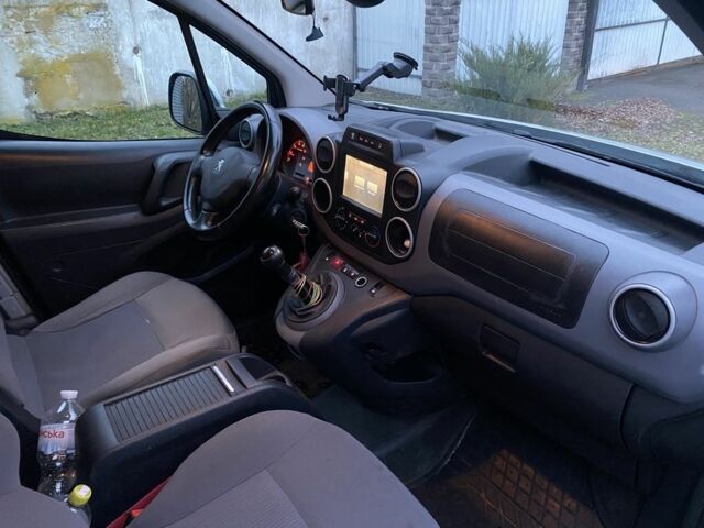 Сірий Пежо Partner, об'ємом двигуна 1.6 л та пробігом 302 тис. км за 8000 $, фото 5 на Automoto.ua