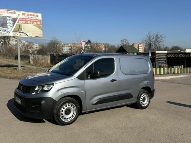 Серый Пежо Partner, объемом двигателя 1.5 л и пробегом 236 тыс. км за 11000 $, фото 1 на Automoto.ua