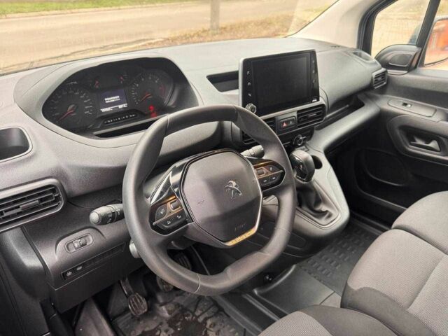 Серый Пежо Partner, объемом двигателя 1.5 л и пробегом 198 тыс. км за 13350 $, фото 9 на Automoto.ua