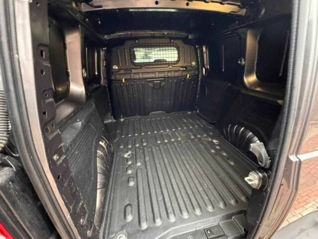 Серый Пежо Partner, объемом двигателя 1.5 л и пробегом 198 тыс. км за 13350 $, фото 11 на Automoto.ua