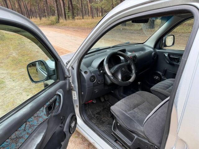 Серый Пежо Partner, объемом двигателя 2 л и пробегом 225 тыс. км за 3450 $, фото 10 на Automoto.ua