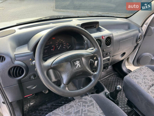 Сірий Пежо Partner, об'ємом двигуна 2 л та пробігом 380 тис. км за 2999 $, фото 19 на Automoto.ua
