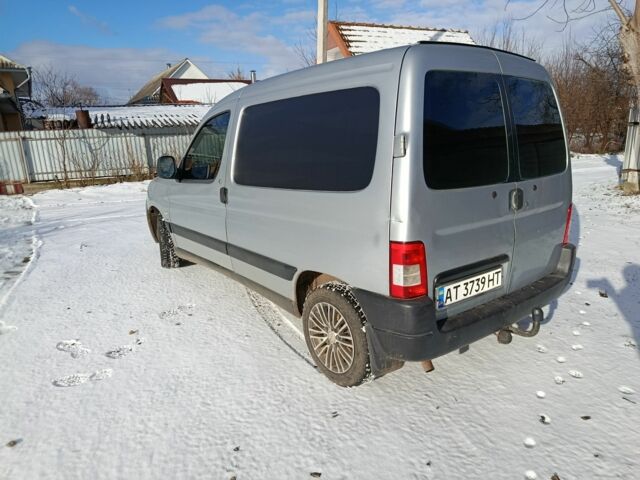 Серый Пежо Partner, объемом двигателя 2 л и пробегом 252 тыс. км за 2600 $, фото 2 на Automoto.ua