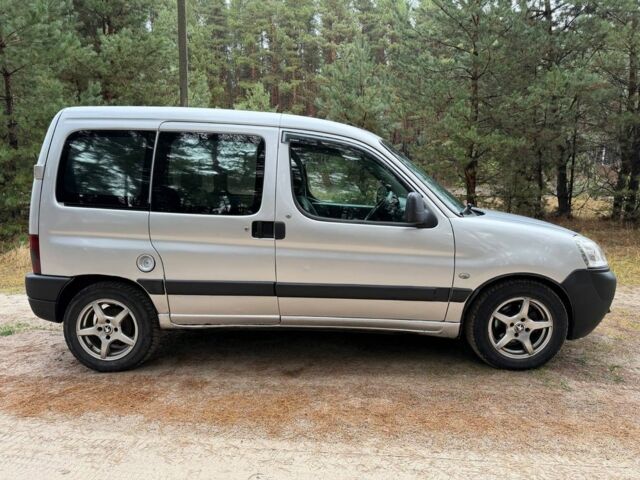 Серый Пежо Partner, объемом двигателя 2 л и пробегом 225 тыс. км за 3450 $, фото 5 на Automoto.ua