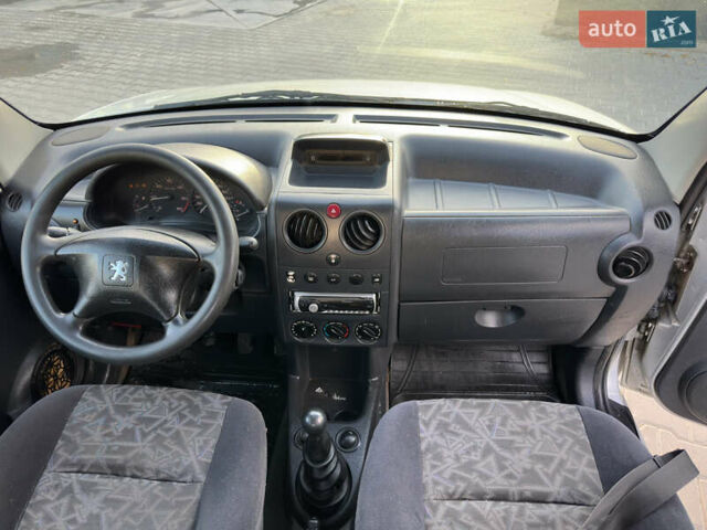 Сірий Пежо Partner, об'ємом двигуна 2 л та пробігом 380 тис. км за 2999 $, фото 16 на Automoto.ua