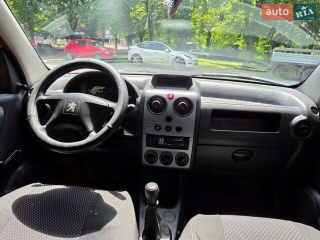 Сірий Пежо Partner, об'ємом двигуна 1.36 л та пробігом 200 тис. км за 2700 $, фото 12 на Automoto.ua