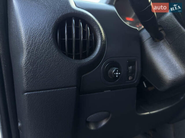 Серый Пежо Partner, объемом двигателя 1.6 л и пробегом 211 тыс. км за 3850 $, фото 27 на Automoto.ua