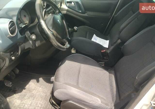 Серый Пежо Partner, объемом двигателя 1.56 л и пробегом 221 тыс. км за 6777 $, фото 8 на Automoto.ua