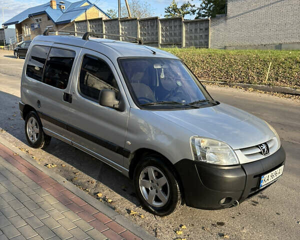 Серый Пежо Partner, объемом двигателя 1.56 л и пробегом 229 тыс. км за 4800 $, фото 7 на Automoto.ua