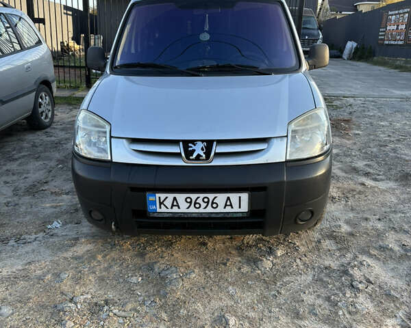 Серый Пежо Partner, объемом двигателя 1.56 л и пробегом 229 тыс. км за 4800 $, фото 12 на Automoto.ua