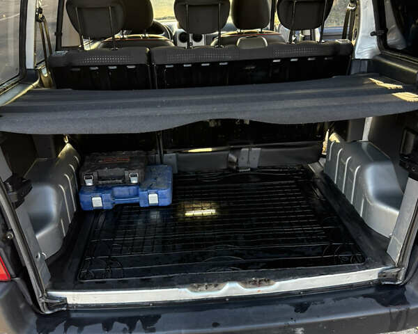 Серый Пежо Partner, объемом двигателя 1.56 л и пробегом 229 тыс. км за 4800 $, фото 14 на Automoto.ua