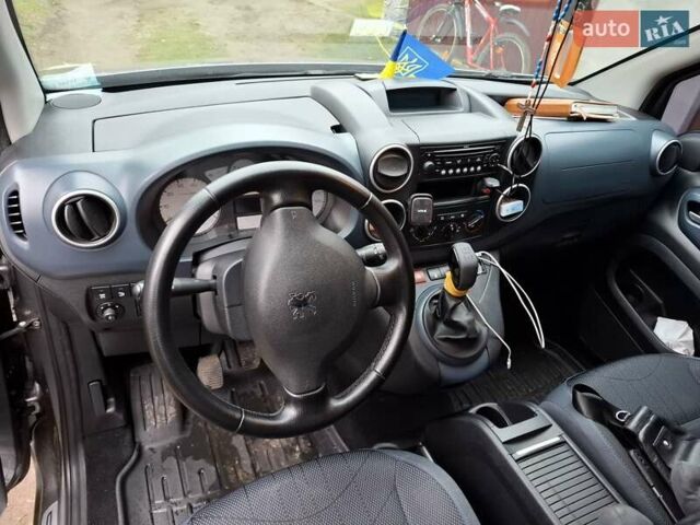 Серый Пежо Partner, объемом двигателя 1.6 л и пробегом 273 тыс. км за 7400 $, фото 9 на Automoto.ua