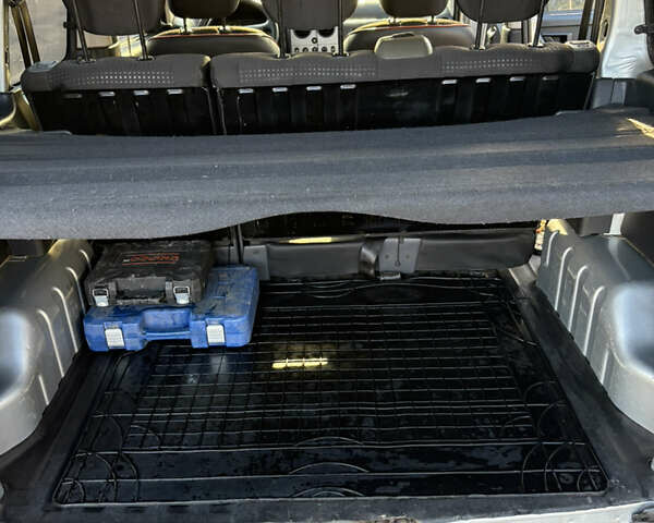 Серый Пежо Partner, объемом двигателя 1.56 л и пробегом 229 тыс. км за 4800 $, фото 15 на Automoto.ua