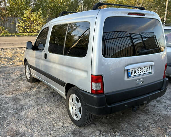 Серый Пежо Partner, объемом двигателя 1.56 л и пробегом 229 тыс. км за 4800 $, фото 19 на Automoto.ua