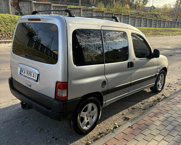 Серый Пежо Partner, объемом двигателя 1.56 л и пробегом 229 тыс. км за 4800 $, фото 3 на Automoto.ua