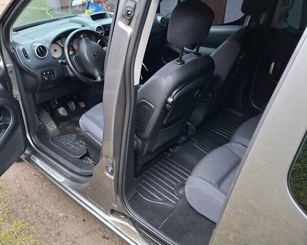 Серый Пежо Partner, объемом двигателя 1.6 л и пробегом 273 тыс. км за 7400 $, фото 7 на Automoto.ua