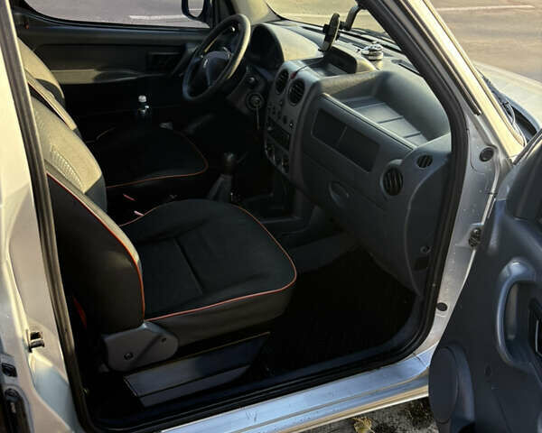 Серый Пежо Partner, объемом двигателя 1.56 л и пробегом 229 тыс. км за 4800 $, фото 10 на Automoto.ua