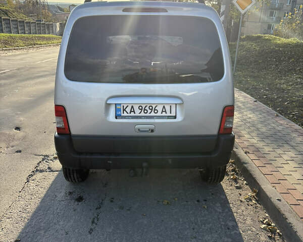 Серый Пежо Partner, объемом двигателя 1.56 л и пробегом 229 тыс. км за 4800 $, фото 4 на Automoto.ua