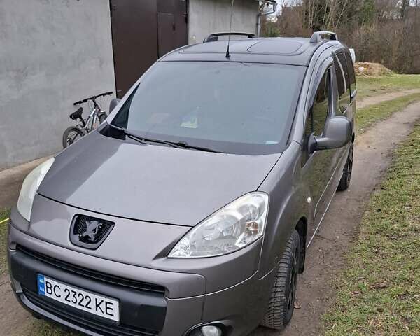 Серый Пежо Partner, объемом двигателя 1.6 л и пробегом 273 тыс. км за 7400 $, фото 1 на Automoto.ua