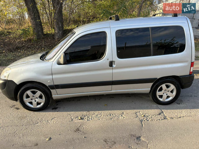 Серый Пежо Partner, объемом двигателя 1.56 л и пробегом 229 тыс. км за 4800 $, фото 5 на Automoto.ua