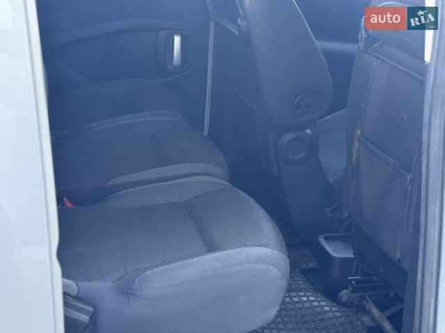 Серый Пежо Partner, объемом двигателя 1.56 л и пробегом 265 тыс. км за 6450 $, фото 57 на Automoto.ua