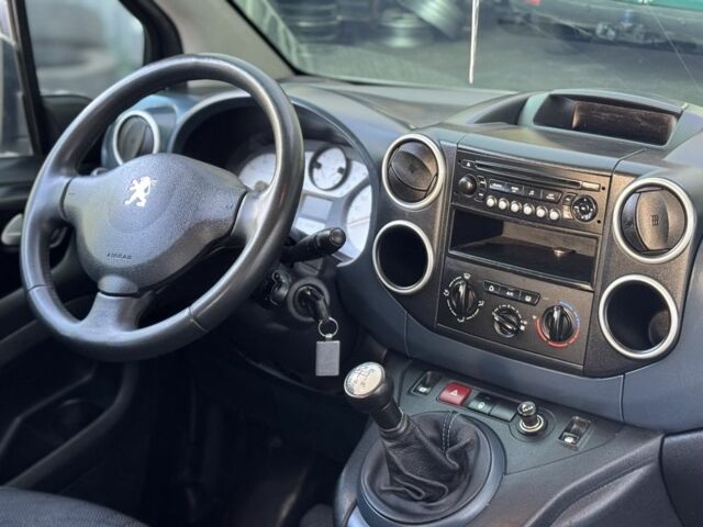 Сірий Пежо Partner, об'ємом двигуна 1.6 л та пробігом 146 тис. км за 2500 $, фото 21 на Automoto.ua