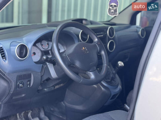 Серый Пежо Partner, объемом двигателя 1.56 л и пробегом 265 тыс. км за 6450 $, фото 49 на Automoto.ua