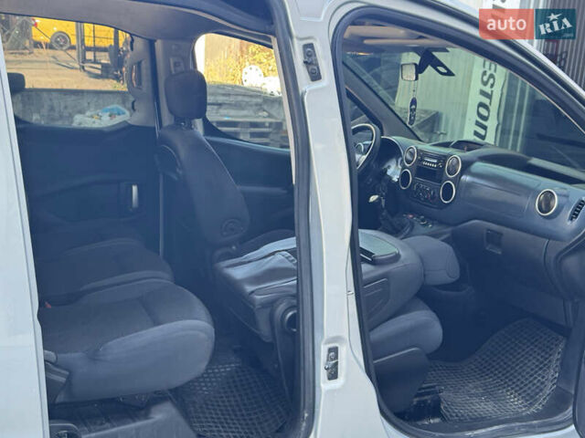 Серый Пежо Partner, объемом двигателя 1.56 л и пробегом 265 тыс. км за 6450 $, фото 63 на Automoto.ua