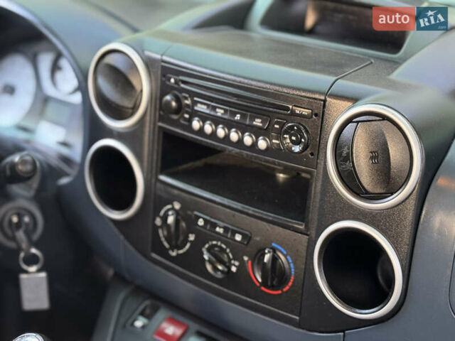 Серый Пежо Partner, объемом двигателя 1.56 л и пробегом 265 тыс. км за 6450 $, фото 64 на Automoto.ua