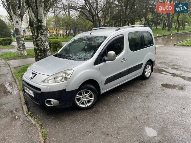 Сірий Пежо Partner, об'ємом двигуна 1.6 л та пробігом 240 тис. км за 6800 $, фото 1 на Automoto.ua