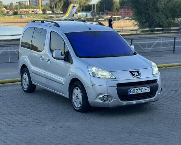 Серый Пежо Partner, объемом двигателя 1.56 л и пробегом 265 тыс. км за 6450 $, фото 38 на Automoto.ua