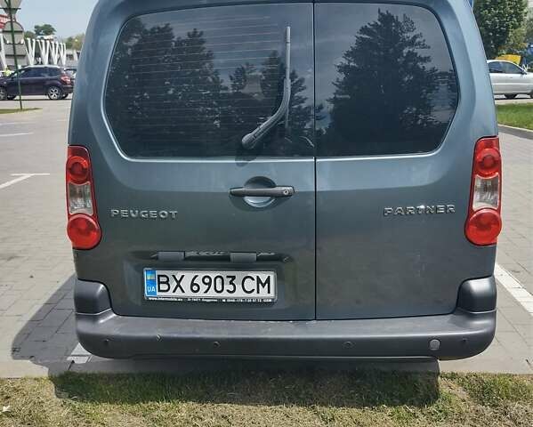 Серый Пежо Partner, объемом двигателя 1.6 л и пробегом 208 тыс. км за 7000 $, фото 7 на Automoto.ua