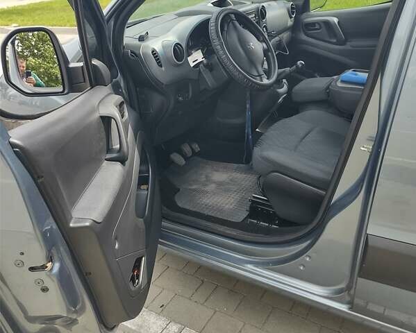 Серый Пежо Partner, объемом двигателя 1.6 л и пробегом 208 тыс. км за 7000 $, фото 5 на Automoto.ua