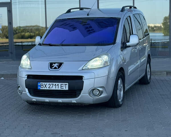 Серый Пежо Partner, объемом двигателя 1.56 л и пробегом 265 тыс. км за 6450 $, фото 72 на Automoto.ua