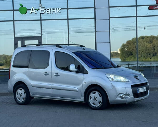 Серый Пежо Partner, объемом двигателя 1.56 л и пробегом 265 тыс. км за 6450 $, фото 12 на Automoto.ua