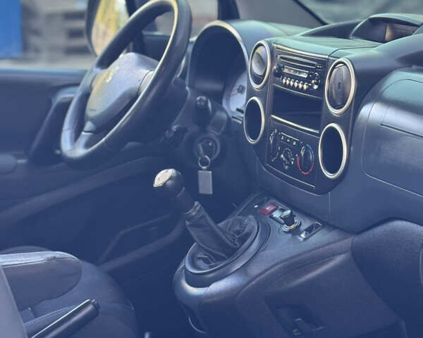 Серый Пежо Partner, объемом двигателя 1.56 л и пробегом 265 тыс. км за 6450 $, фото 52 на Automoto.ua