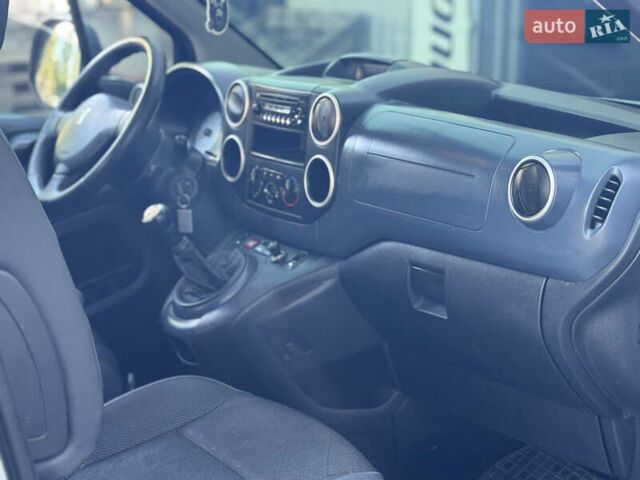 Серый Пежо Partner, объемом двигателя 1.56 л и пробегом 265 тыс. км за 6450 $, фото 66 на Automoto.ua